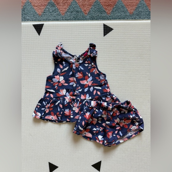 Vince Camuto|Baby girl floral Navy matching set,cute tank & shorts set•••12M - Picture 1 of 4